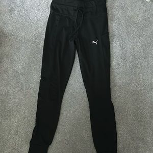 Puma women leggings. Size small. Side pockets.